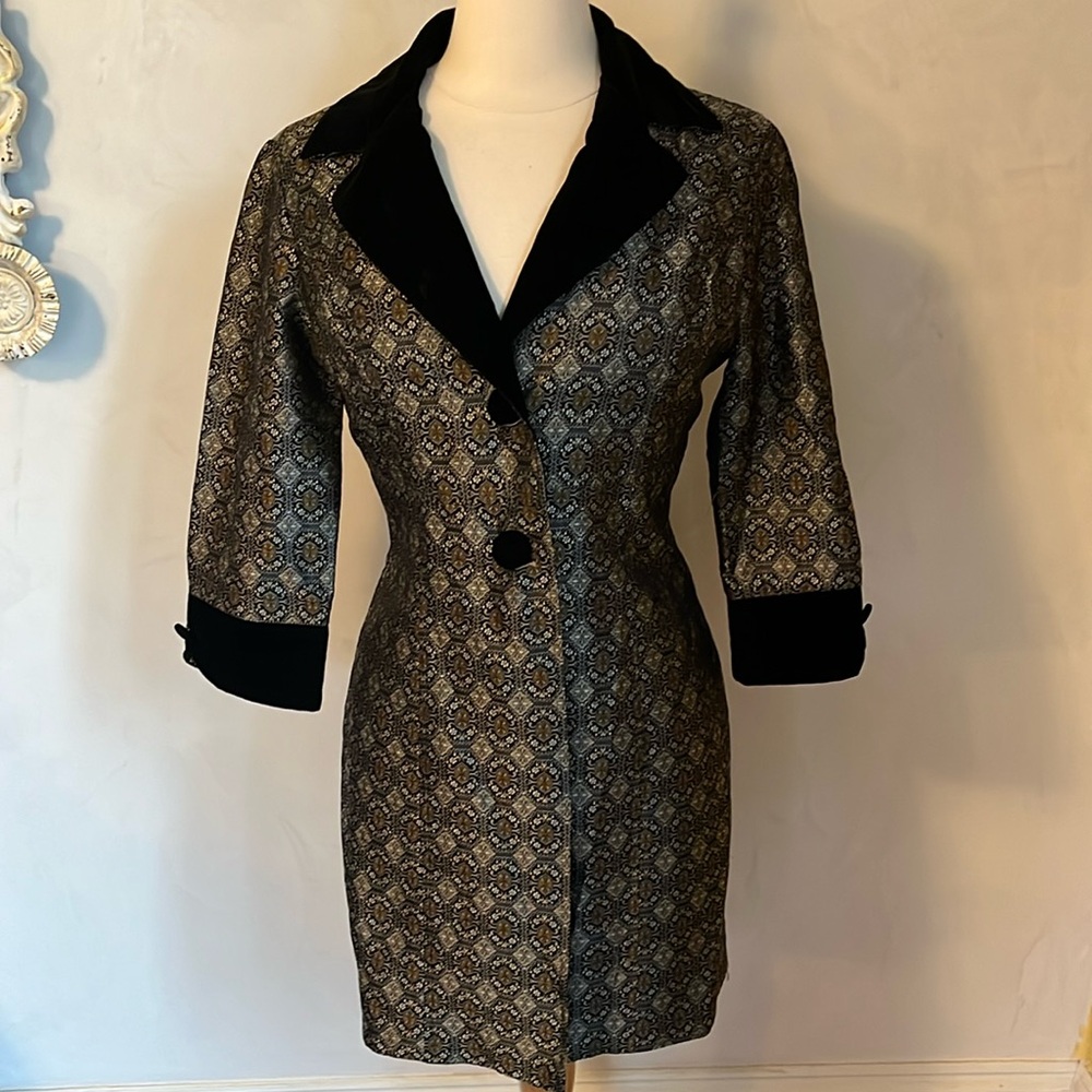 Vintage black & Gold Blazer brocade design w/Black Velvet details Size Medium